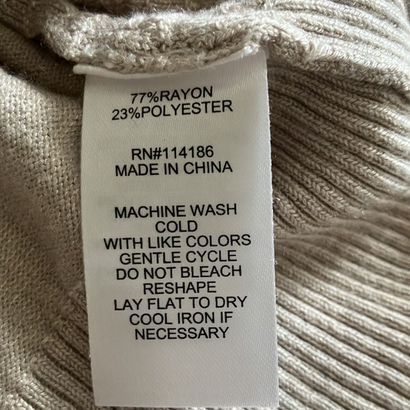 NWOT 89 TH MADISON BEIGE TURTLENECK SWEATER BLOUSE SIZE SP - Picture 5 of 5
